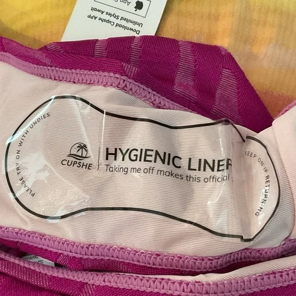 Cupshe Fuchsia Patterned Bikini Bottom. Waist 16-21”. SIZE LARGE. NWT - Picture 3 of 5